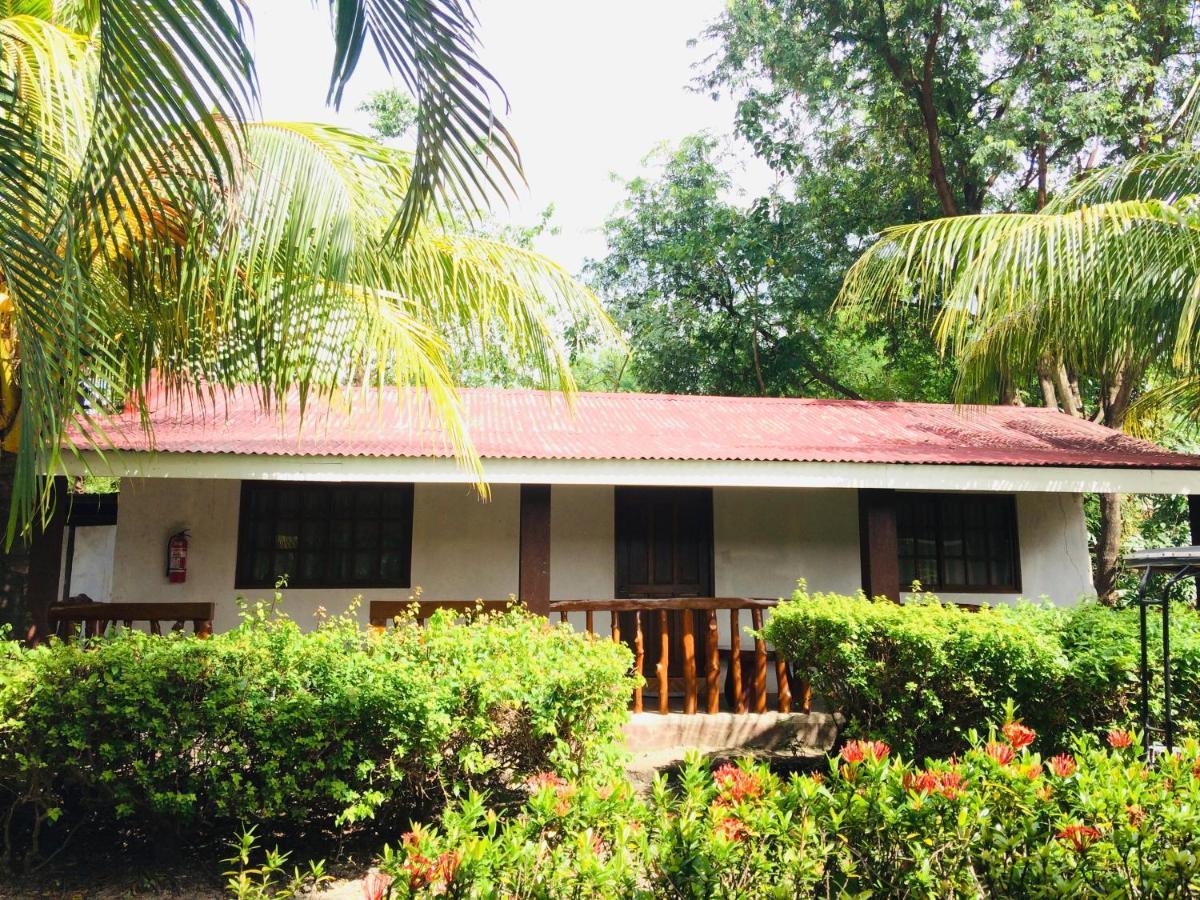 The Pelicans Resort Batangas Zewnętrze zdjęcie